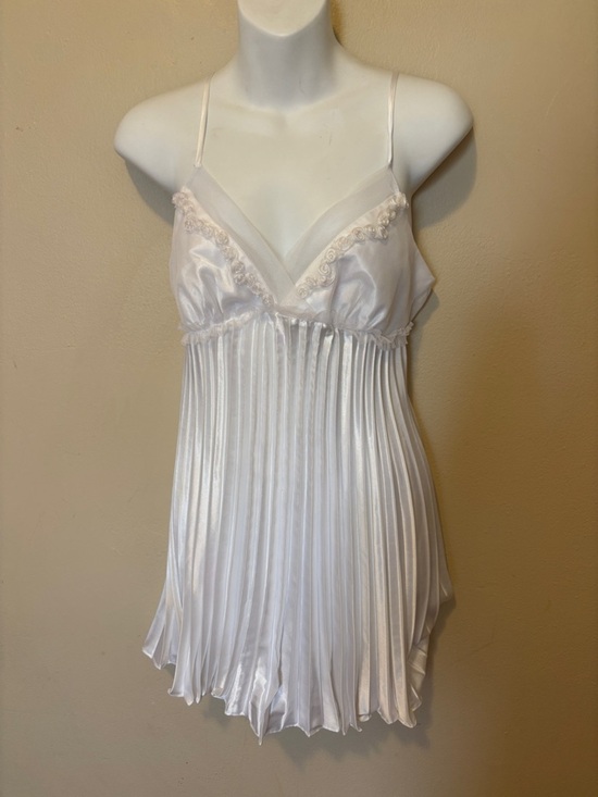 Flora Nikrooz Other - Flora Nikrooz White Pleated Satin Slip Chemise with Lace Accents
